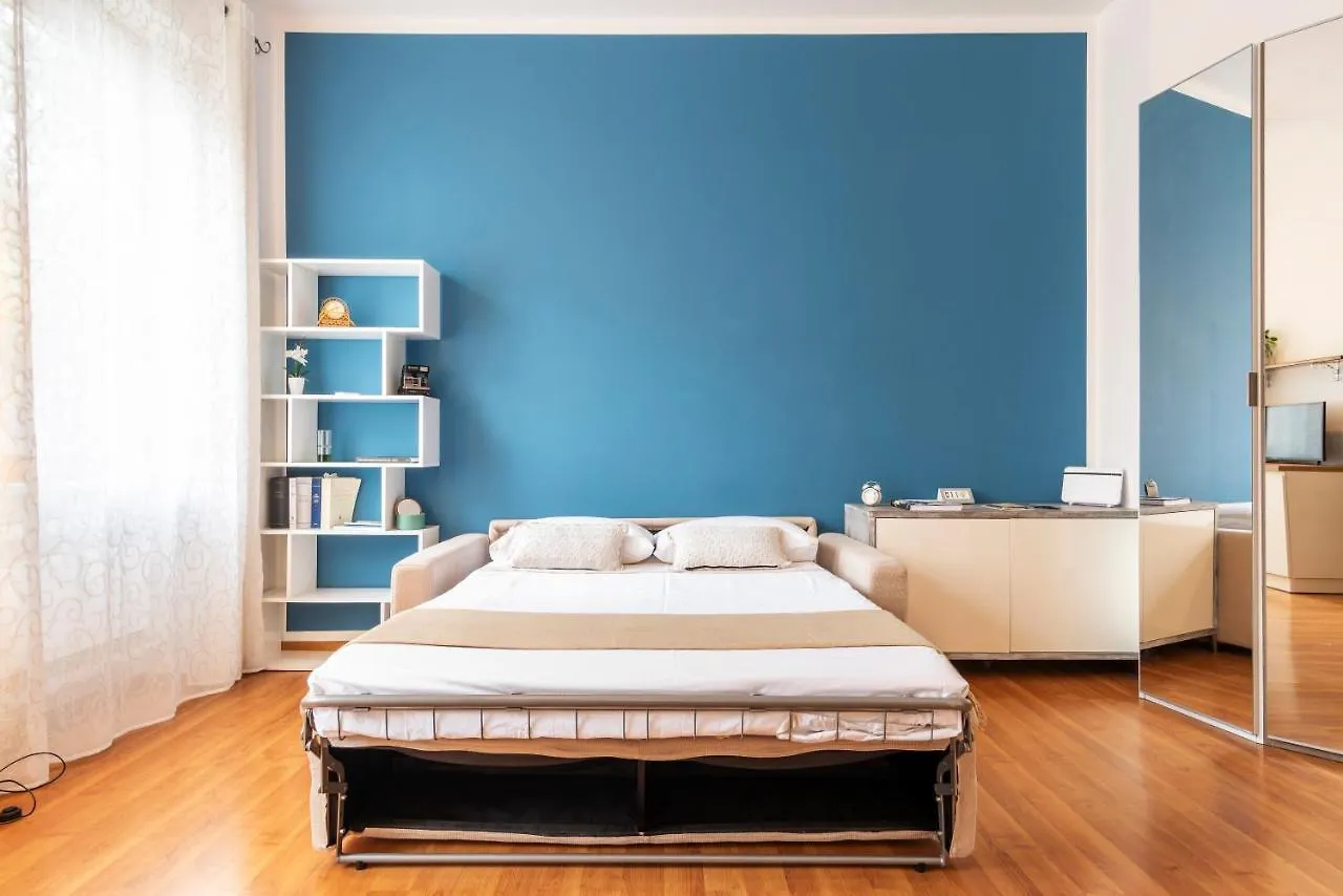 Casa Blu Flexyrent Apartment Wifi - No Ac Милан Италия